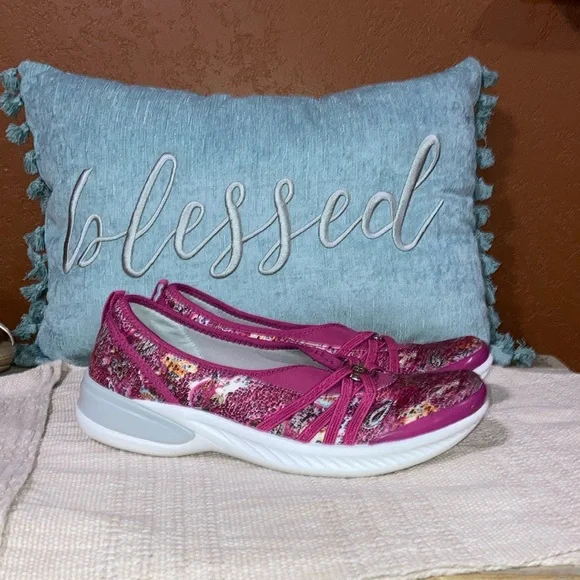 Bzees women’s comfort shoe - Picture 1 of 8